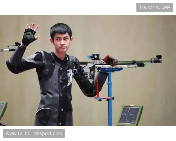 职业射击手的专注：他是如何通过扳机力度控制节奏的